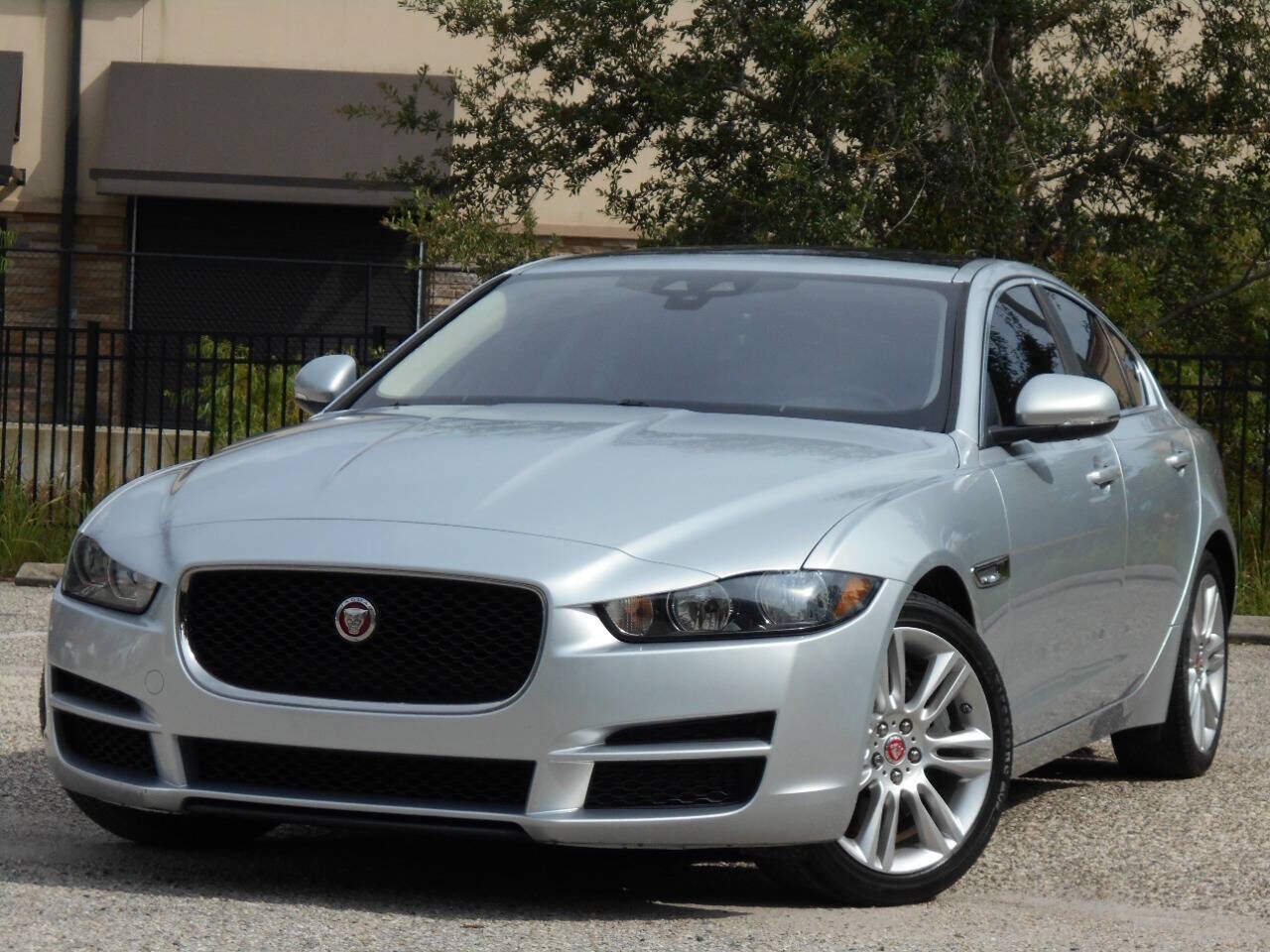 2019 JAGUAR XE