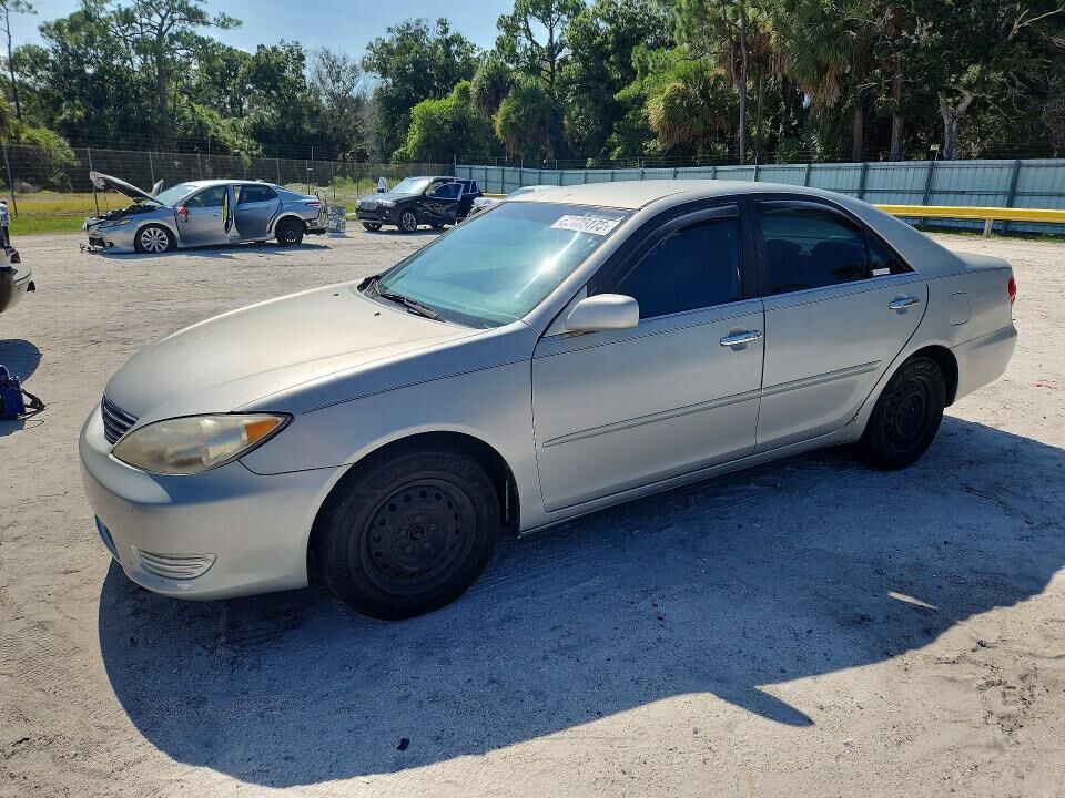 2005 TOYOTA Camry