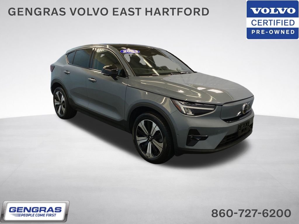 2023 VOLVO C40