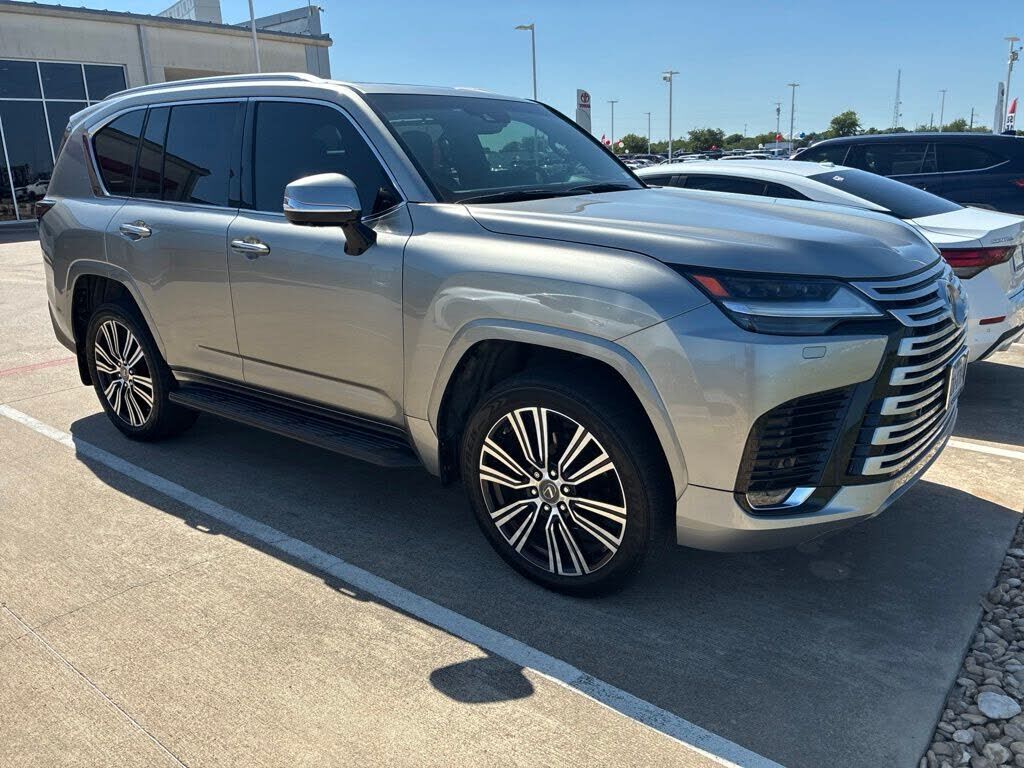 2022 LEXUS LX