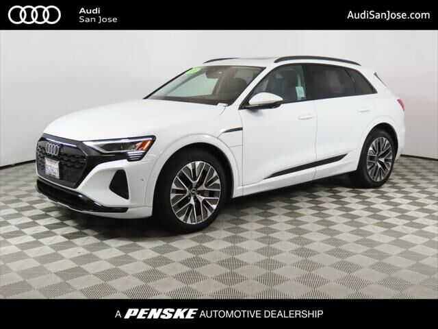2024 AUDI Q8