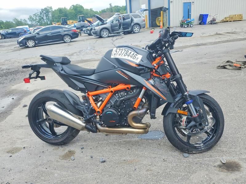 2025 KTM Super Duke R