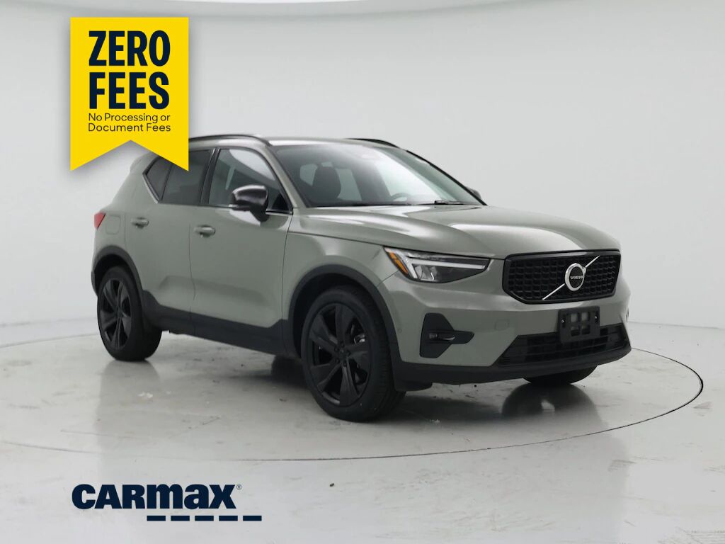 2023 VOLVO XC40