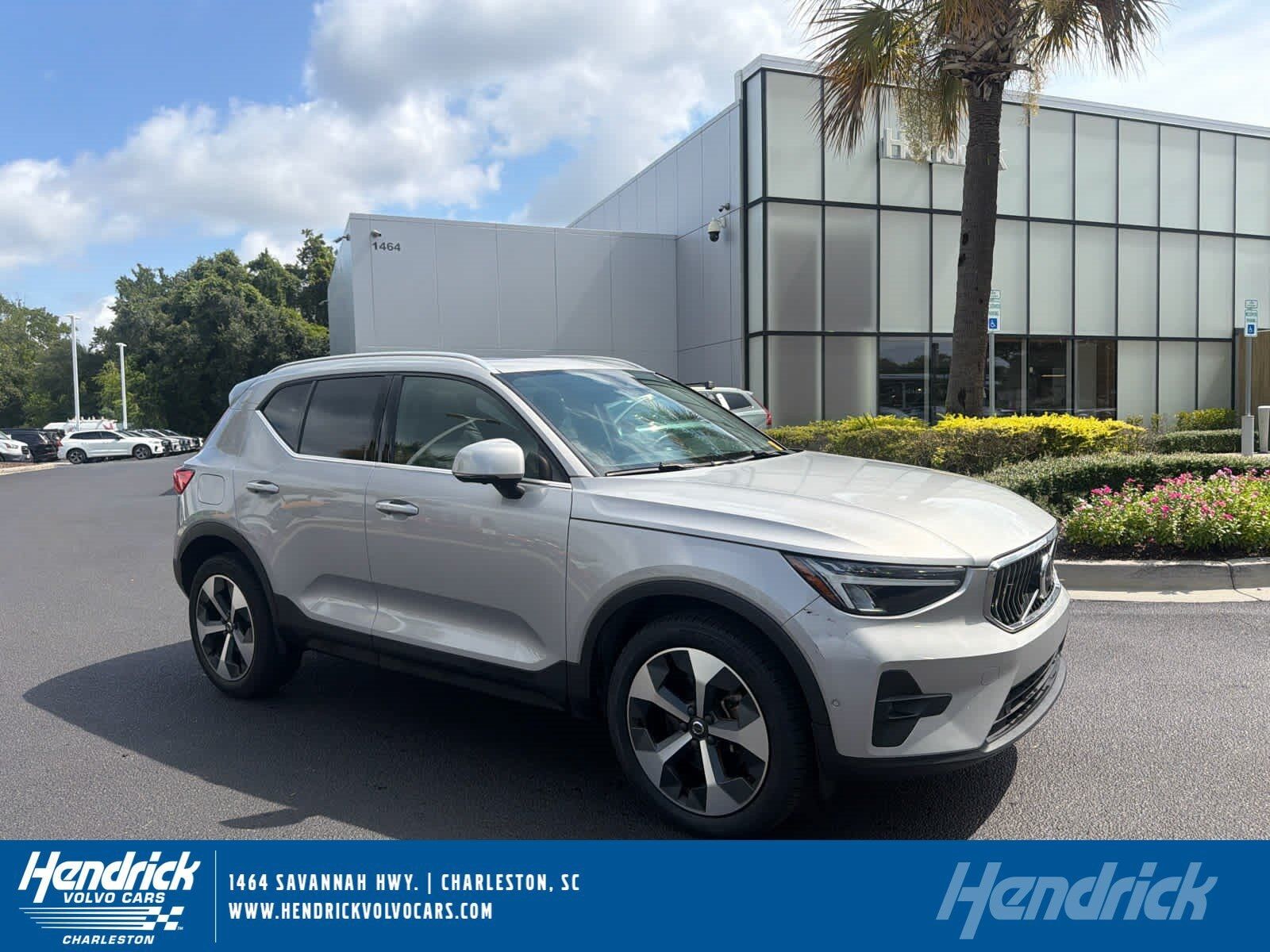 2023 VOLVO XC40