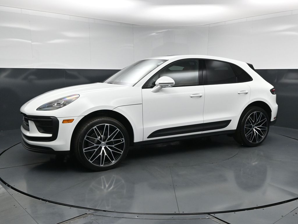 2026 PORSCHE Macan