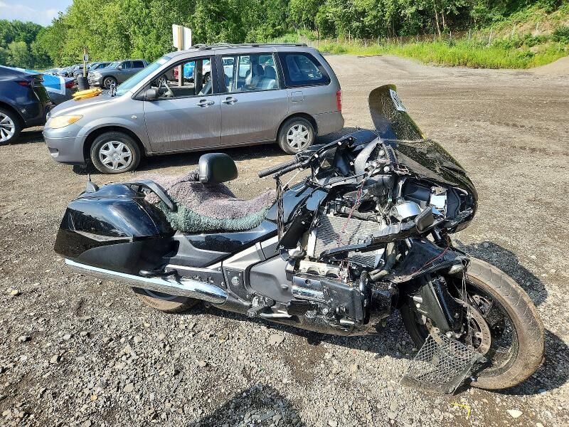 2013 HONDA GL1800