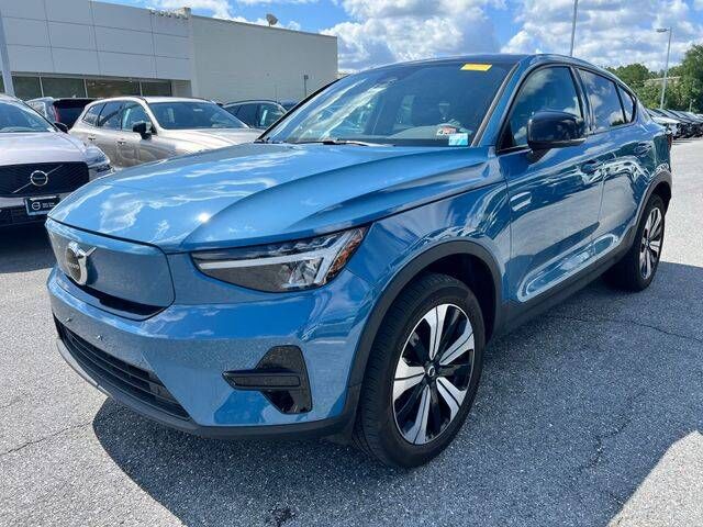 2023 VOLVO C40
