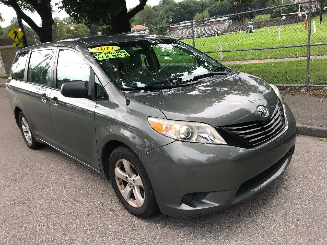 2011 TOYOTA Sienna