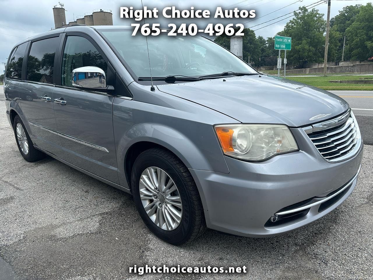 2013 CHRYSLER Town and Country