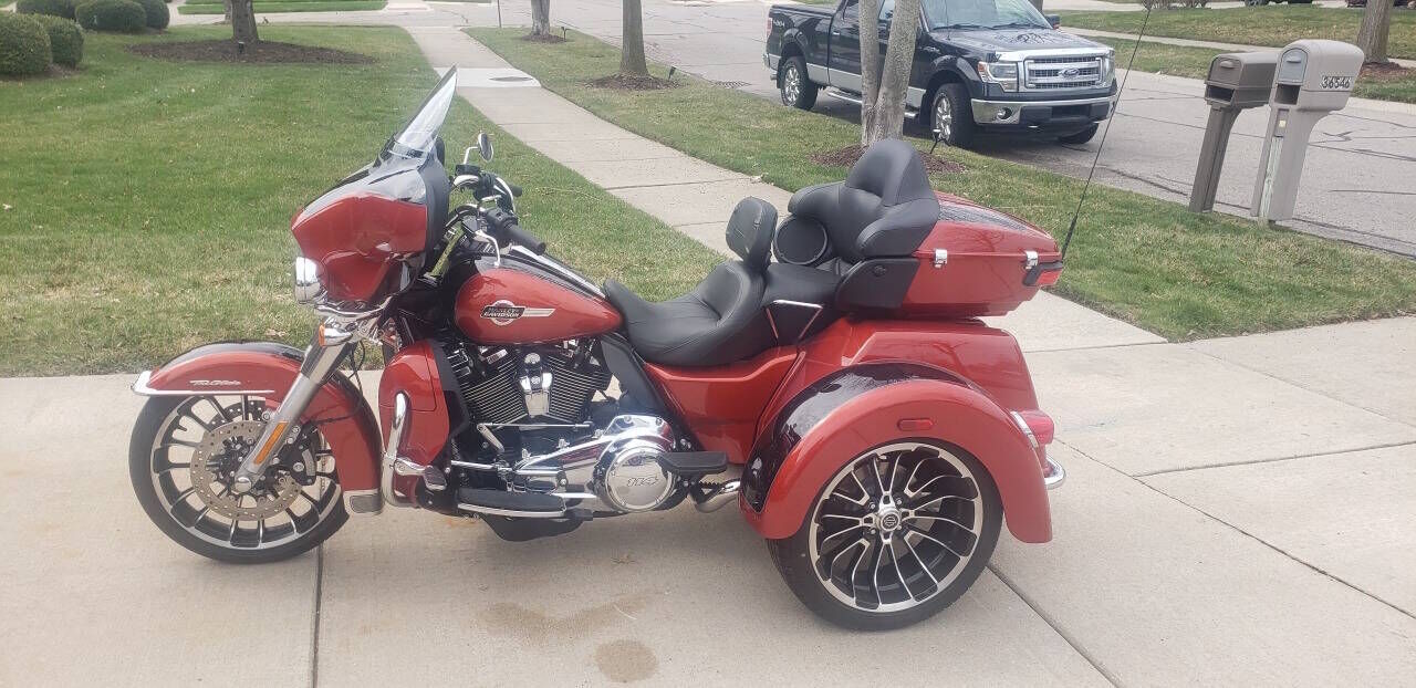 2025 HARLEY DAVIDSON FLHTCUTG / Tri Glide Ultra