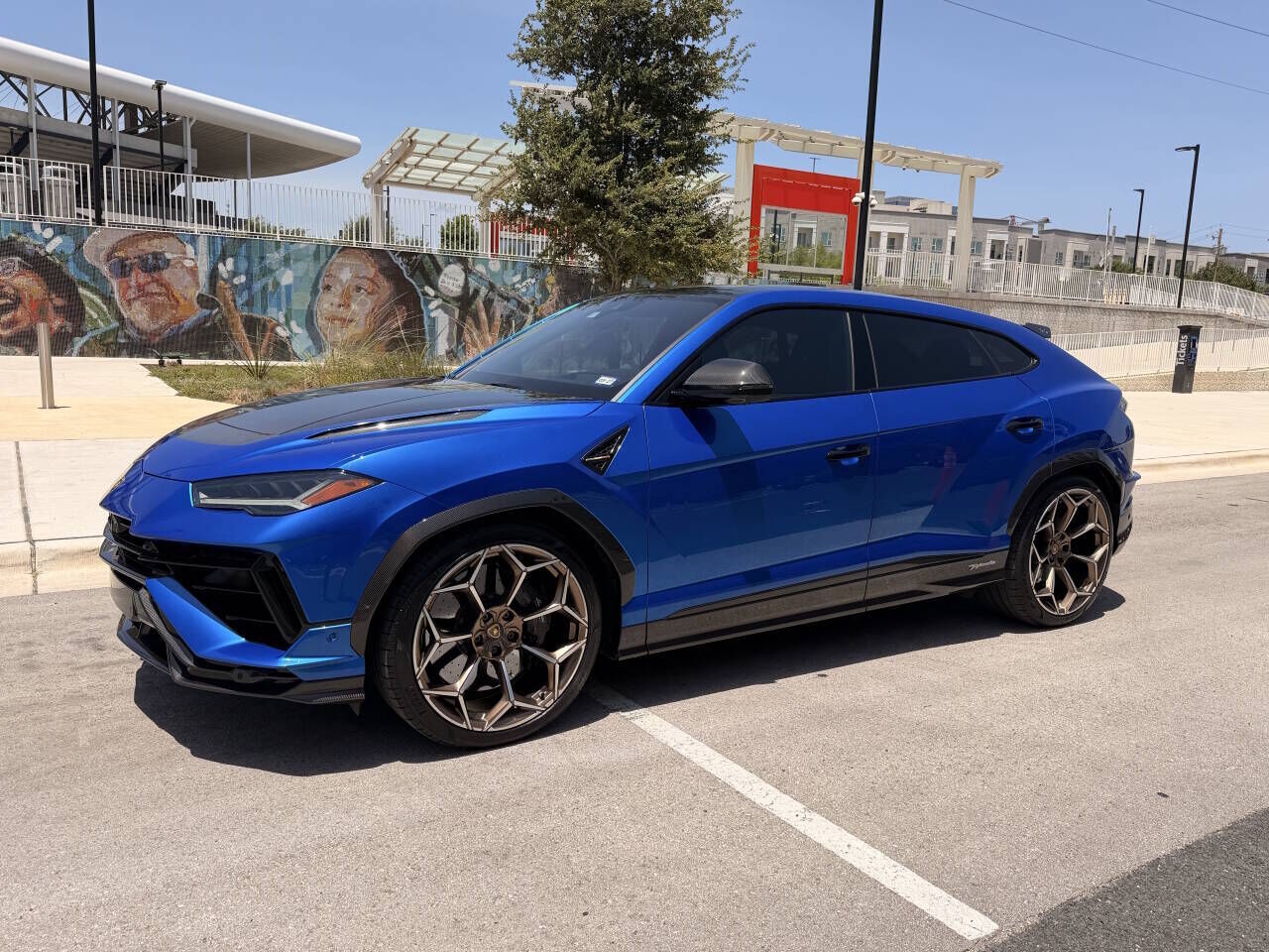 2024 LAMBORGHINI URUS