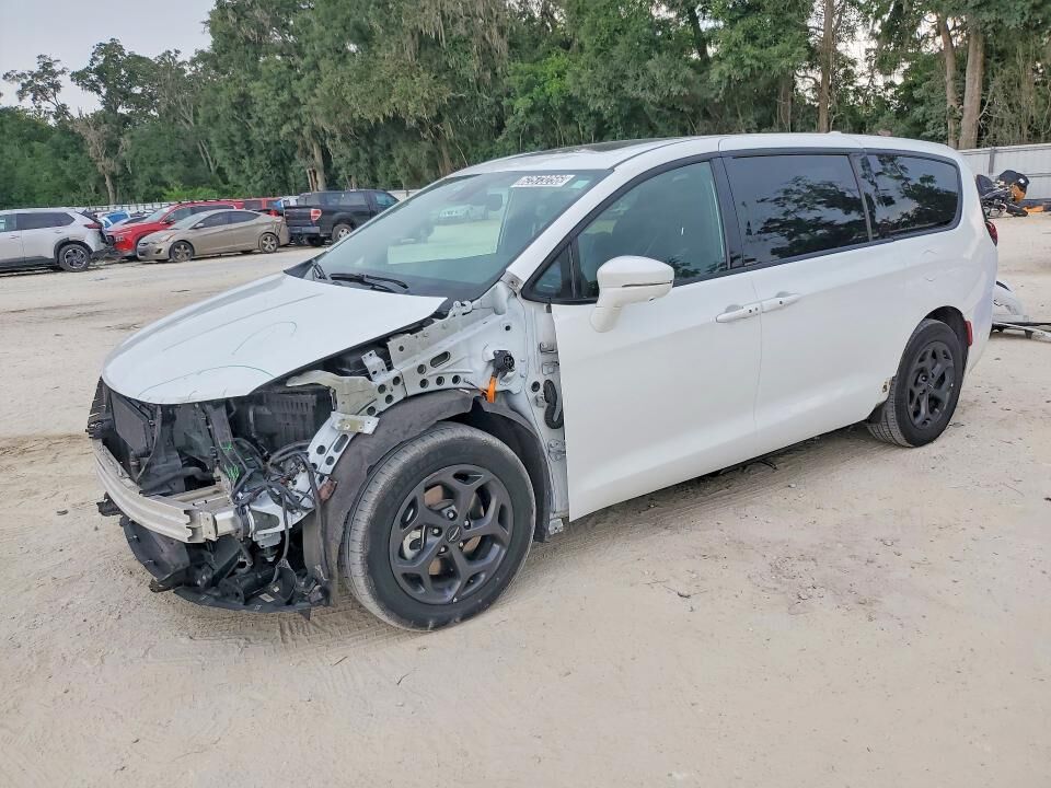 2022 CHRYSLER Pacifica