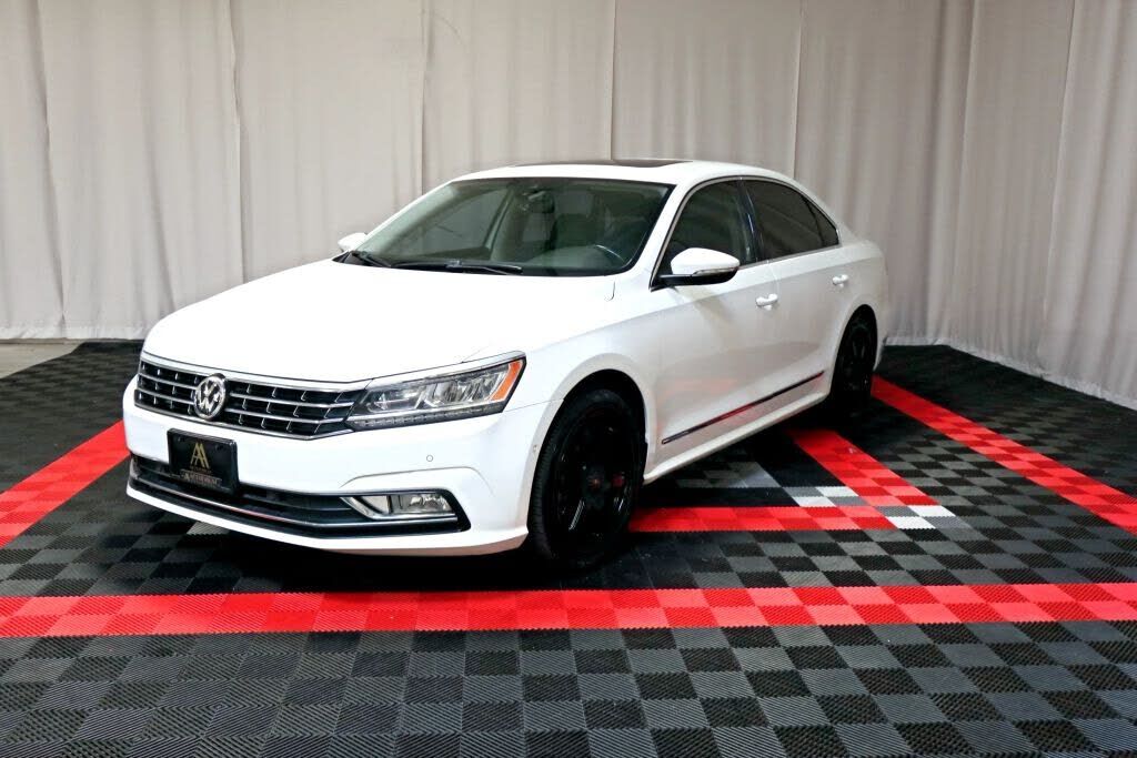 2017 VOLKSWAGEN Passat