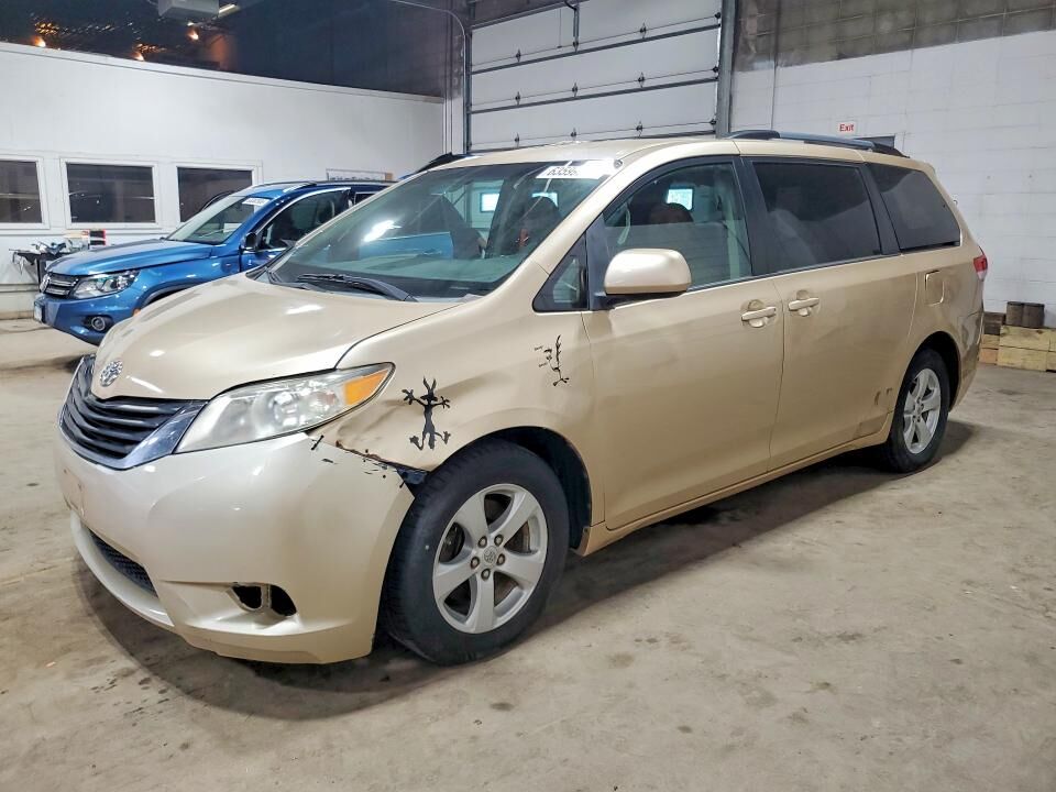 2011 TOYOTA Sienna