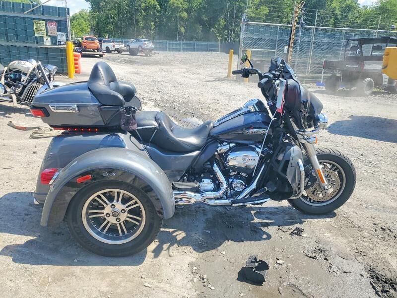 2021 HARLEY DAVIDSON FLHTCUTG / Tri Glide Ultra