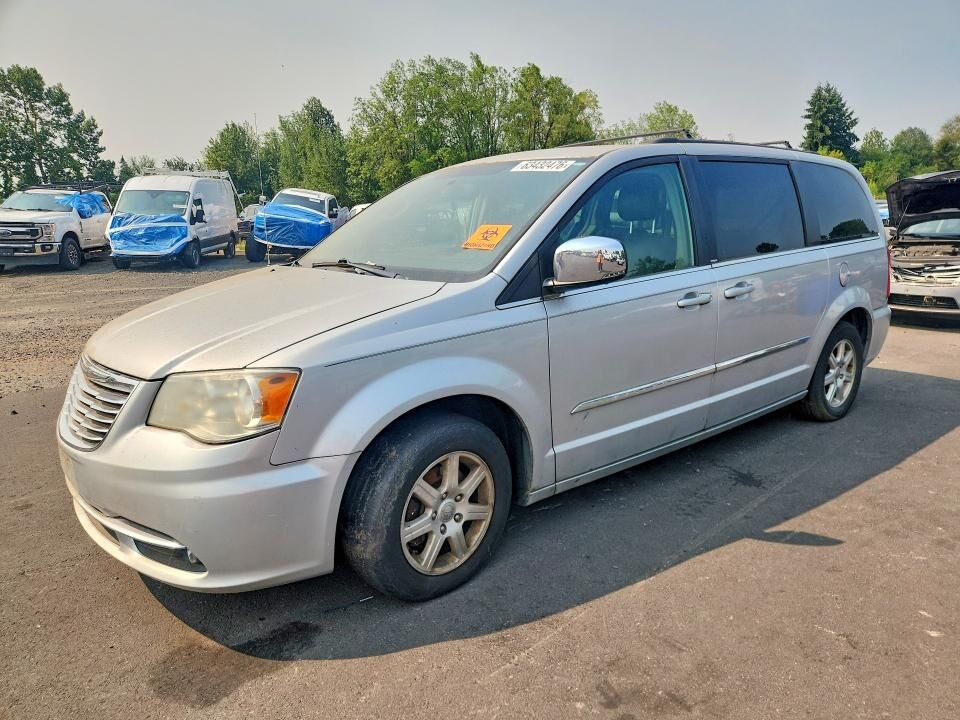 2012 CHRYSLER Town and Country