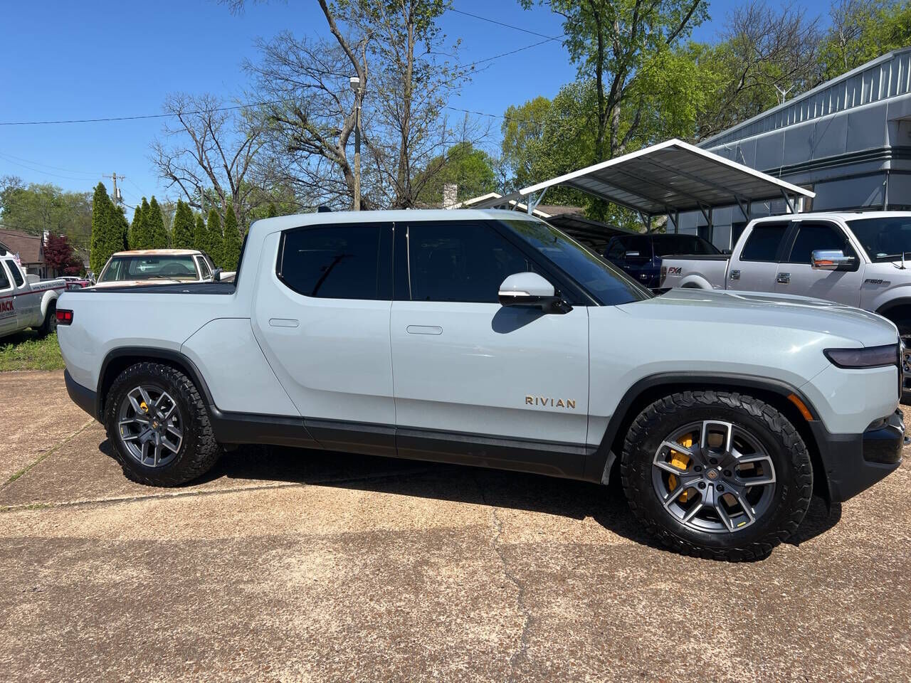 2022 RIVIAN R1T