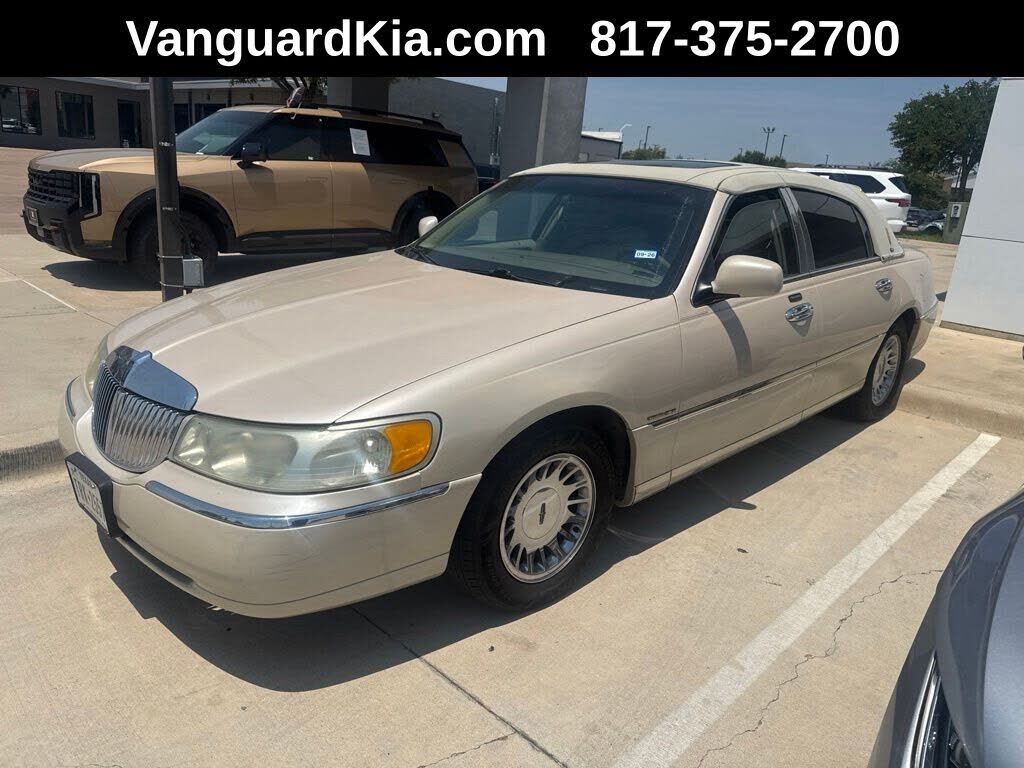 2001 LINCOLN Town Car
