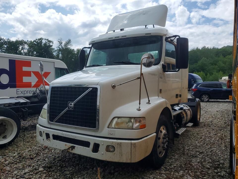 2014 VOLVO TRUCK VNM