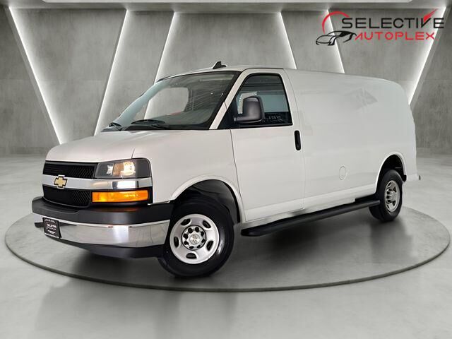 2023 CHEVROLET Express