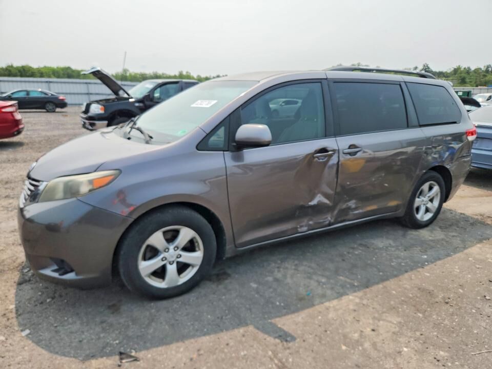 2011 TOYOTA Sienna