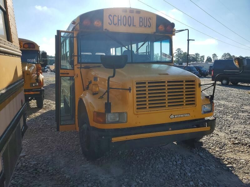 2002 INTERNATIONAL 3800