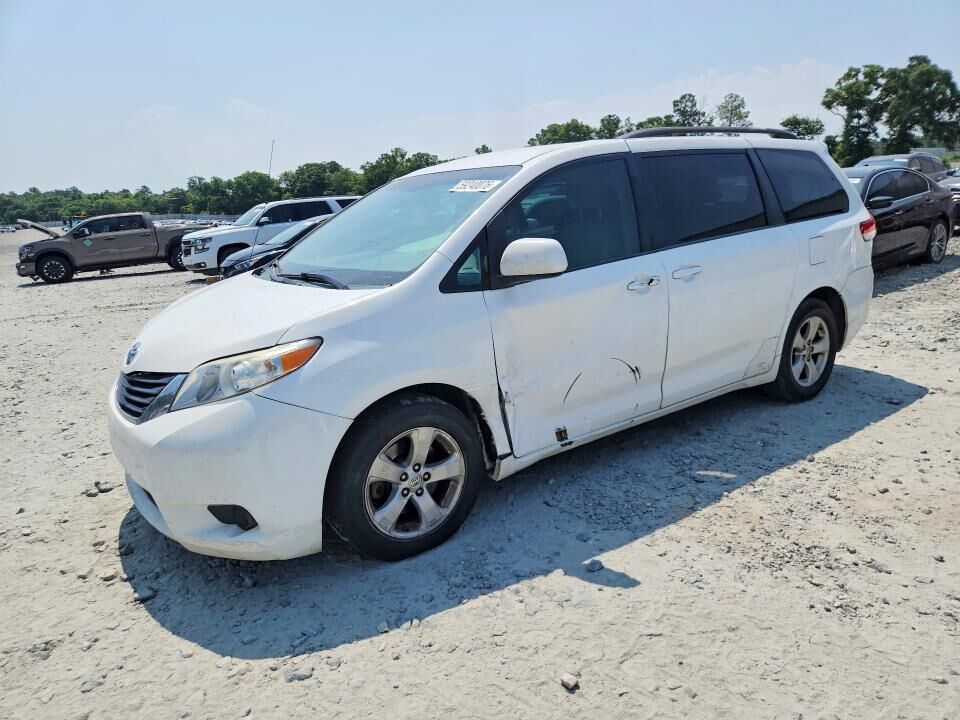 2013 TOYOTA Sienna