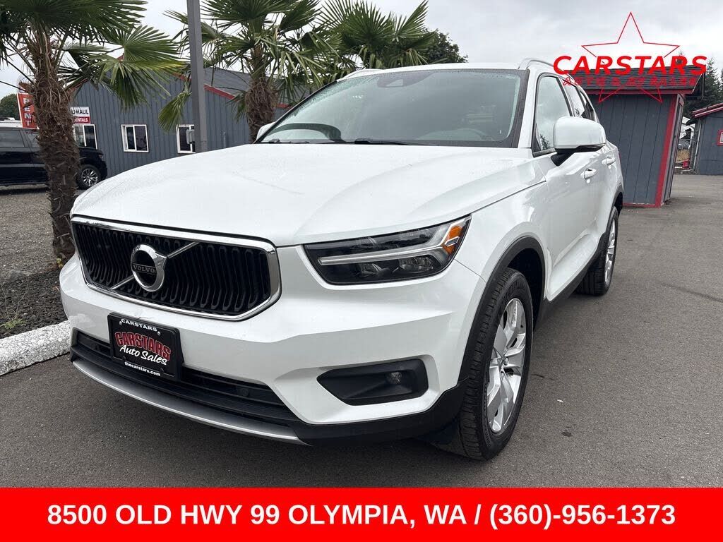 2021 VOLVO XC40
