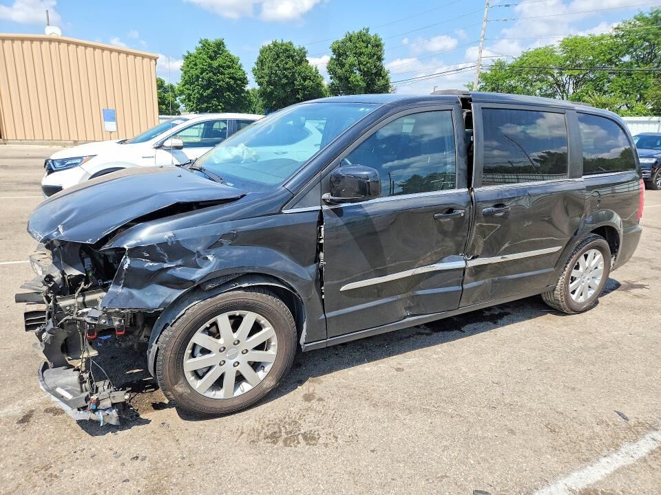 2016 CHRYSLER Town and Country