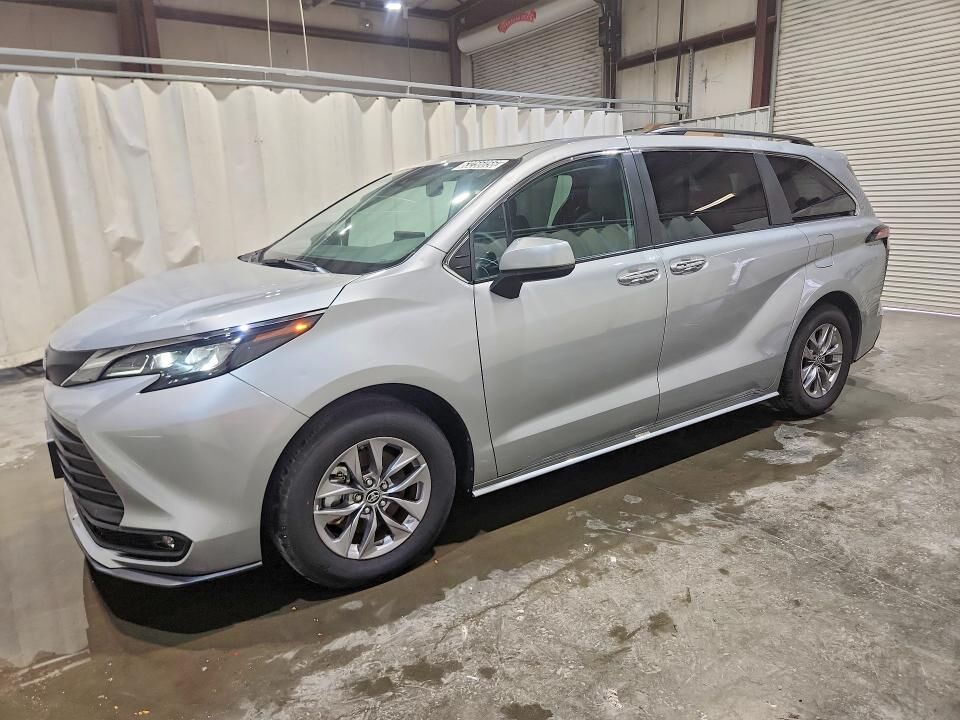 2025 TOYOTA Sienna