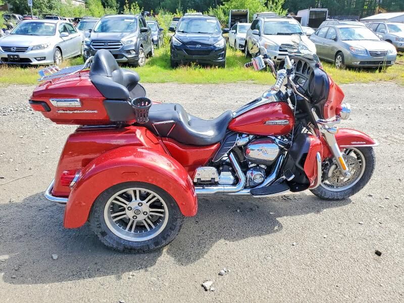 2018 HARLEY DAVIDSON FLHTCUTG / Tri Glide Ultra
