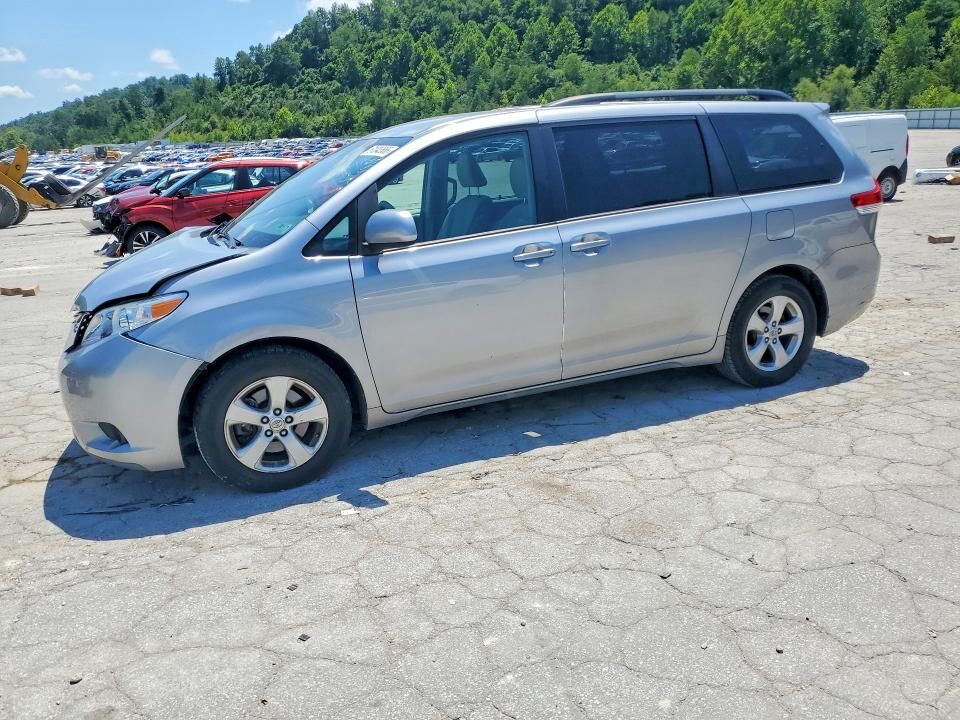 2012 TOYOTA Sienna
