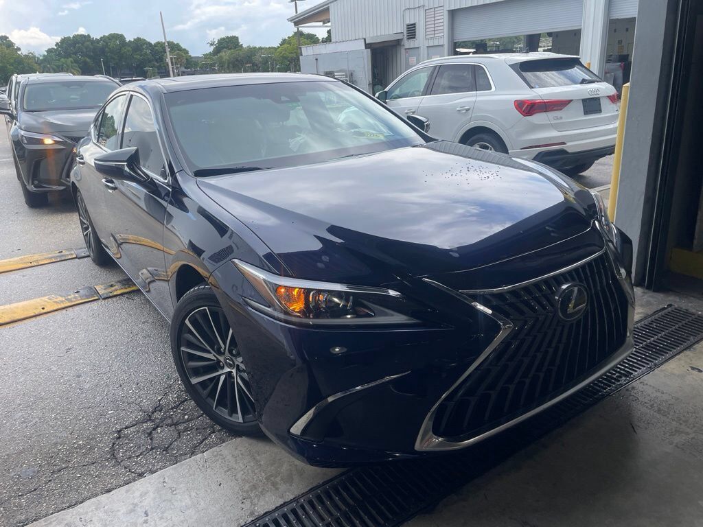 2025 LEXUS ES