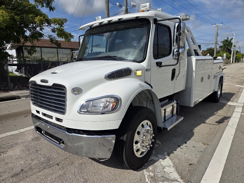 2023 FREIGHTLINER M2