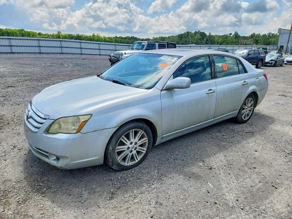2005 TOYOTA Avalon