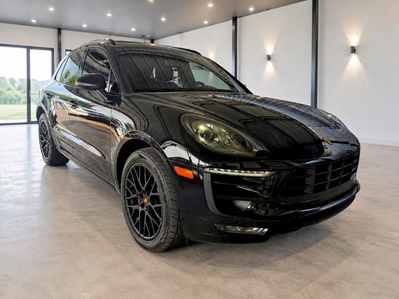 2017 PORSCHE Macan