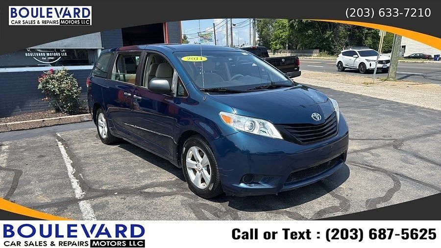 2011 TOYOTA Sienna