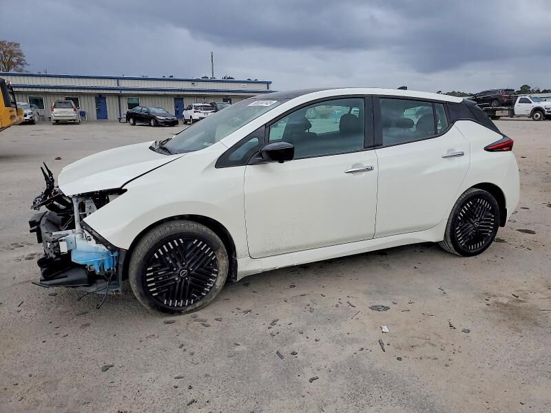 2023 NISSAN Leaf