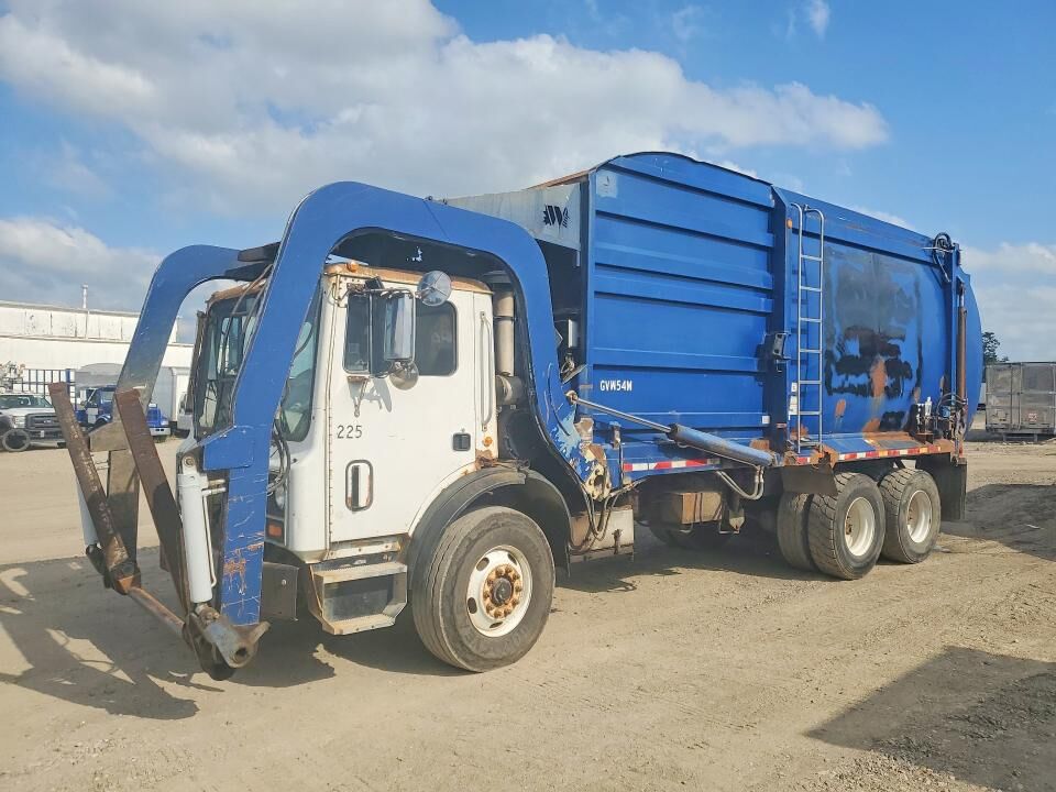 2003 MACK MR