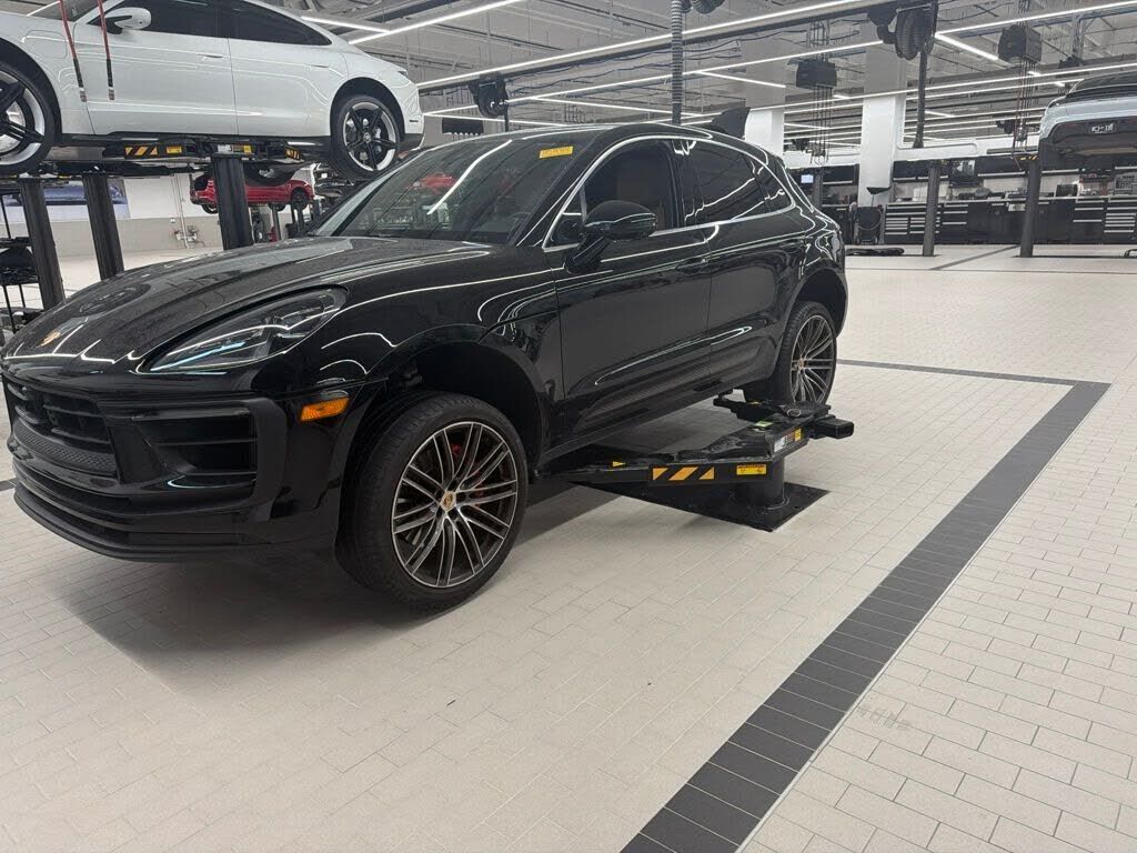 2023 PORSCHE Macan