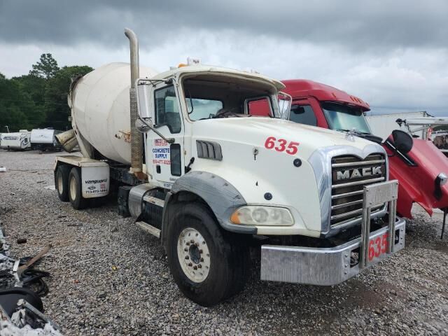 2017 MACK GU