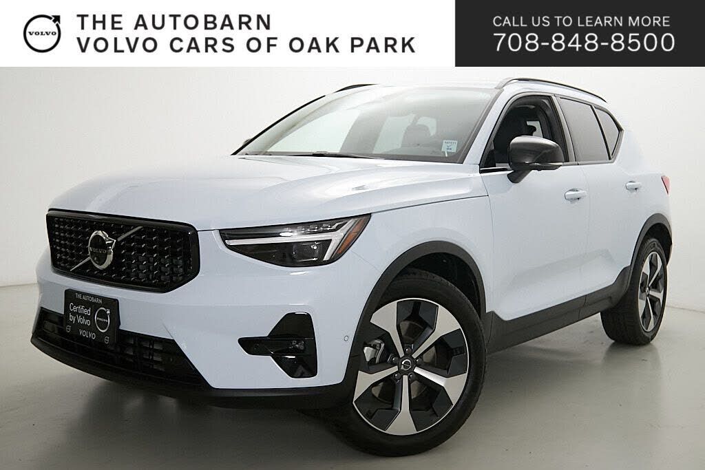 2026 VOLVO XC40