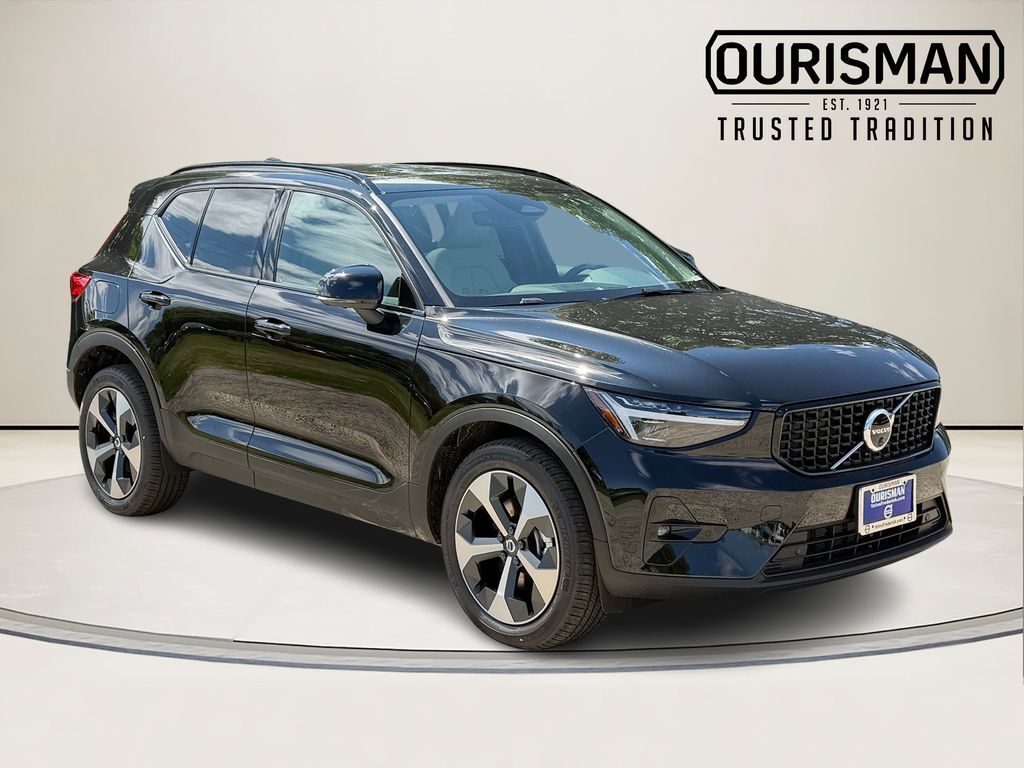 2026 VOLVO XC40
