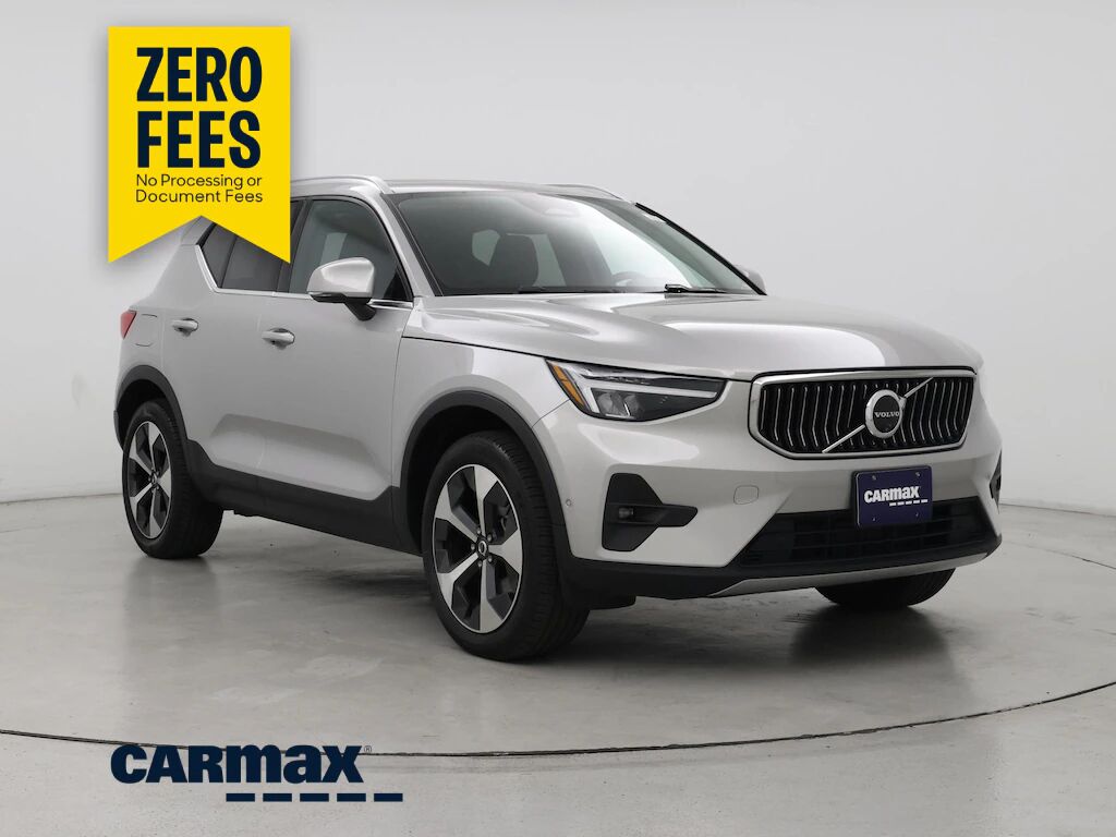 2024 VOLVO XC40