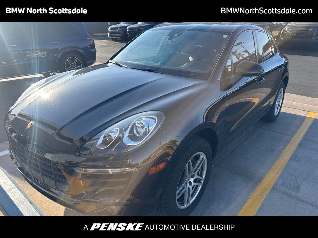 2017 PORSCHE Macan