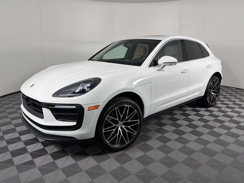 2024 PORSCHE Macan