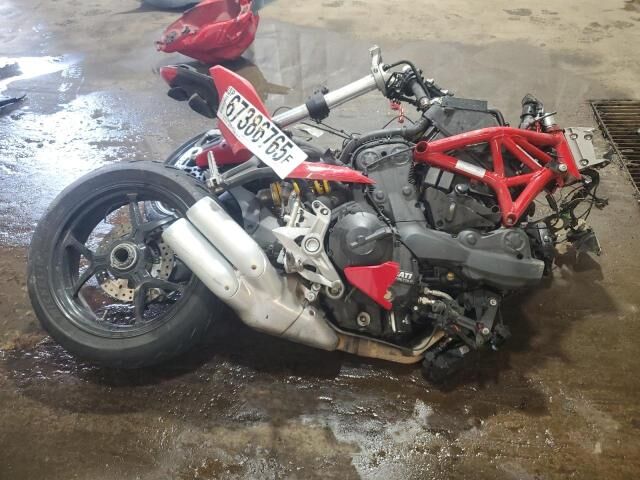 2017 DUCATI SuperSport