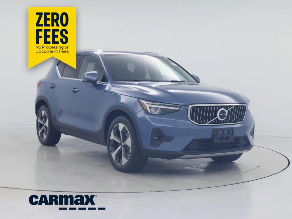 2023 VOLVO XC40