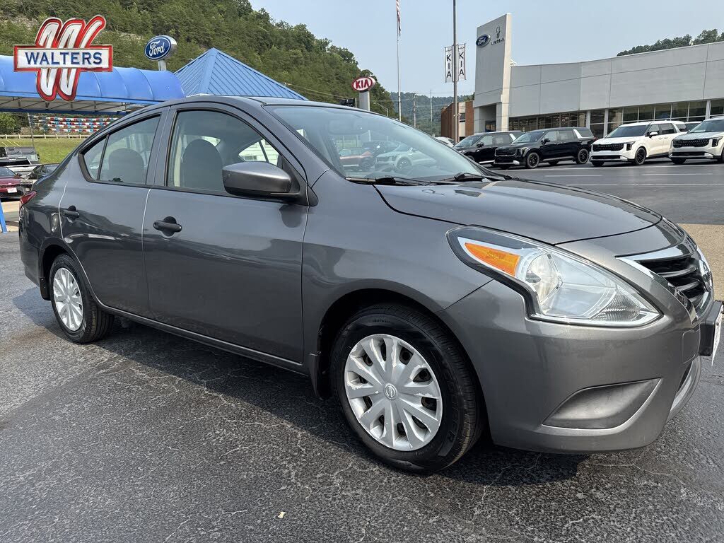 2017 NISSAN Versa