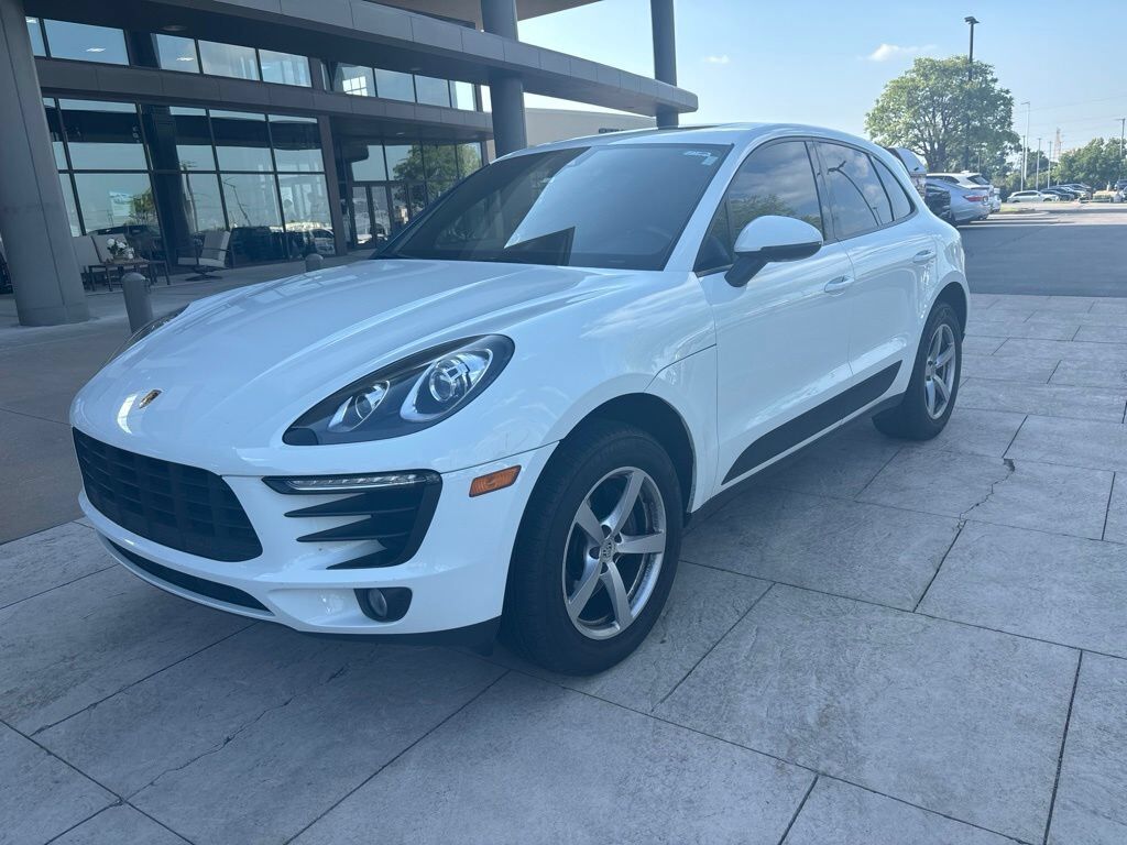 2018 PORSCHE Macan